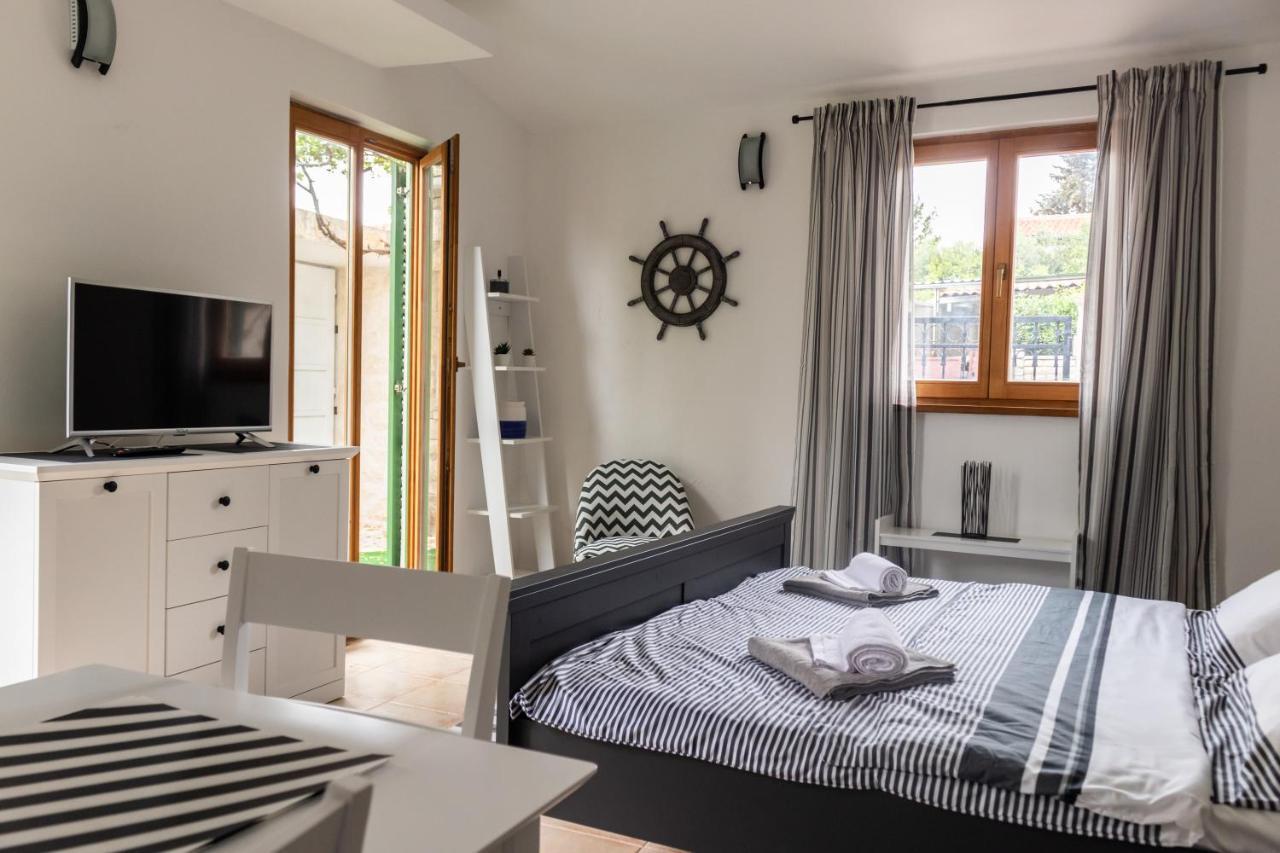 Apartments Summer Touch ペトルチャネ エクステリア 写真